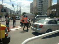 ילדה נפגעה מרכב - עובר אורח שניסה לסייע נפגע אף הוא