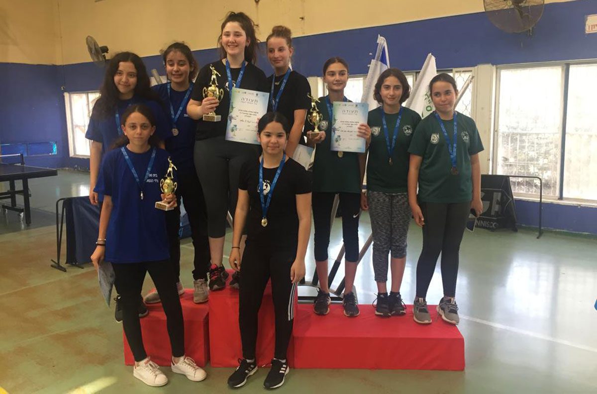 מקום ראשון בטניס שולחן