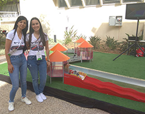 פיתוח ראשון מסוגו בעולם: מגלשה נגישה לילדים עם כיסא גלגלים