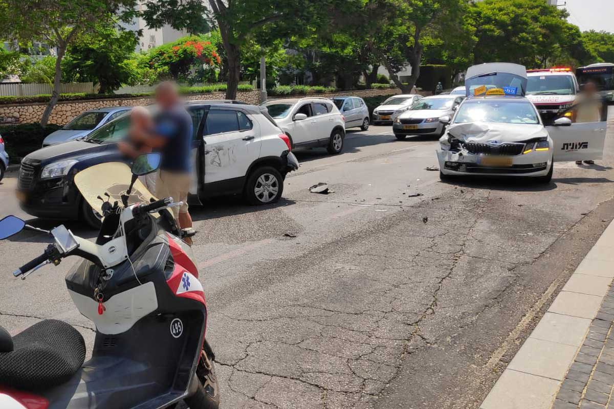 בת 45 נפגעה בתאונה בשד׳ ירושלים