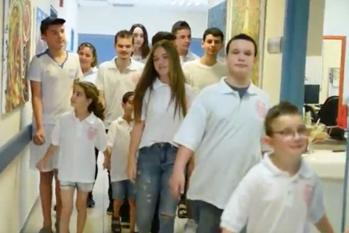 נוגעים בלב ומחברים לבבות