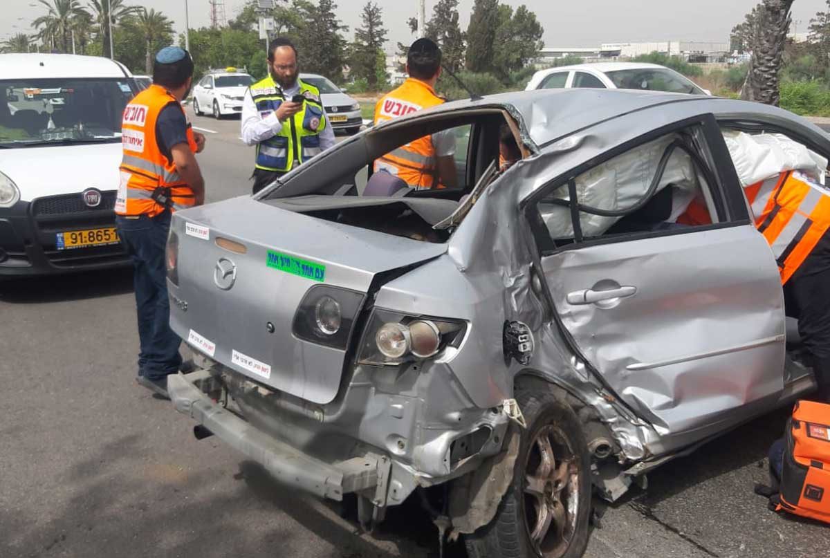 פצוע בינוני - נהג התנגש בעץ מסיבה לא ברורה