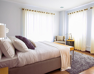 איך לבחור וילונות פנים לחדרי הבית השונים?