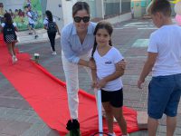 סגנית ראש העיר פותחת עם בתה את כיתה א׳