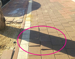 תביעה נגד העירייה: נפלה ברחוב חשוך בשעת לילה מאוחרת