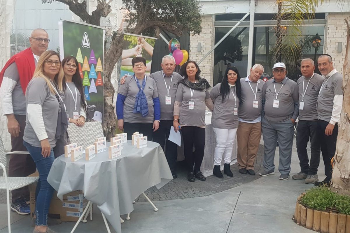 מתנדבי אדמה אגן בערב שבו כולם שווים