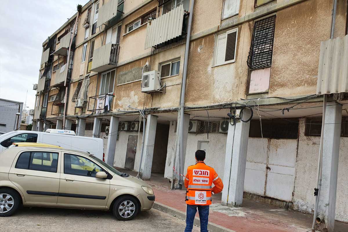 גבר כבן 45 נפל מגג ברחוב הראשונים