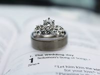 איך לבחור את המתכת של טבעת האירוסין?