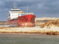 הכנות לפינוי ספינת המלט שהפכה לאטרקציה