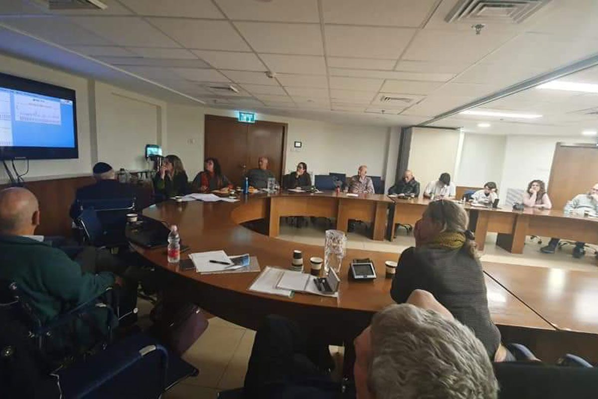 מדברים ירוק.