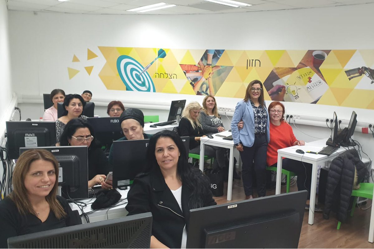 מסתדרת לבד, בלי טובות של הילדים