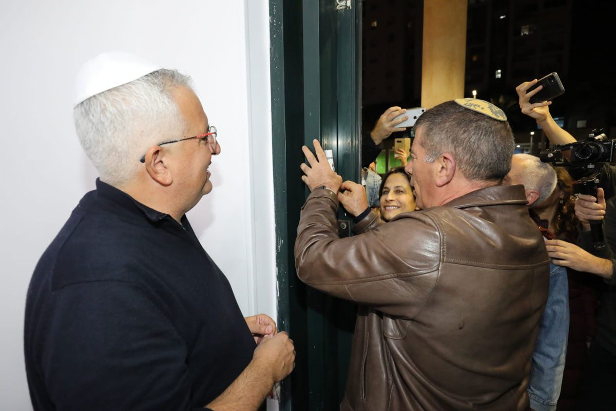 נפתח רשמית מטה כחול לבן באשדוד