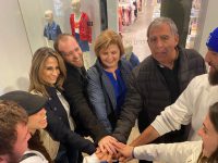 כחול לבן מפגינים נוכחות.