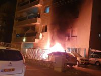 רכב עולה באש ברחוב ז׳בוטינסקי