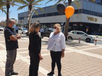 העסקים המקומיים במחאה מול העירייה