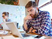 איך ירידות בשווקים משפיעות על הפנסיה שלנו?