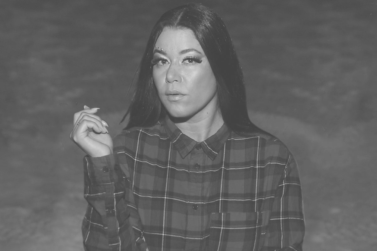 חנה גור בשיר חדש Stay Home With Me