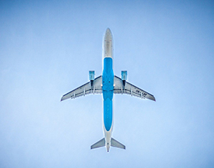 עשן בקבינה לא פטר את חברת התעופה מלשלם לנוסעים פיצויים