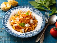 טליאטלה עם קרם עגבניות צלויות וריקוטה