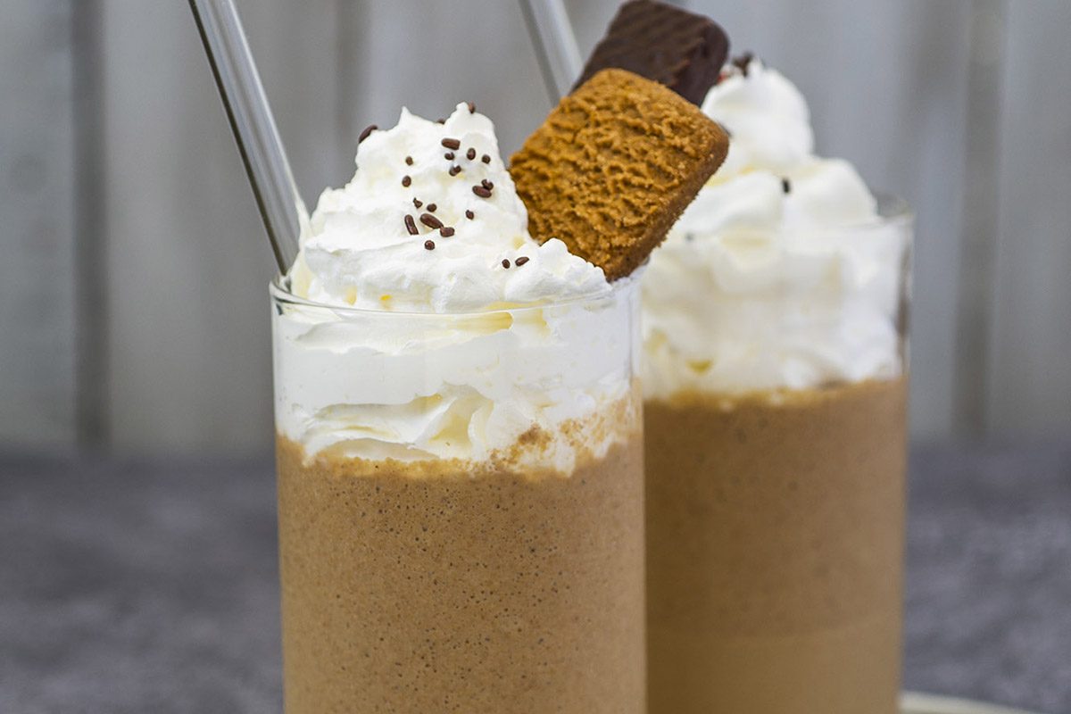 שייק מוקה מפנק עם עוגיות קרמל