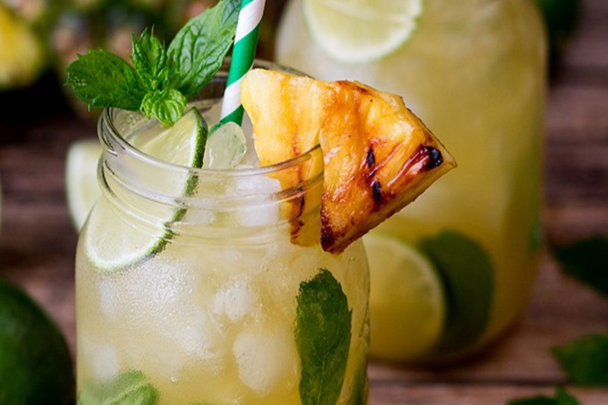 מתכון להכנת קוקטייל חגיגי ללא אכוהול  בטעם וירג'ין מוחיטו מחליטה קרה