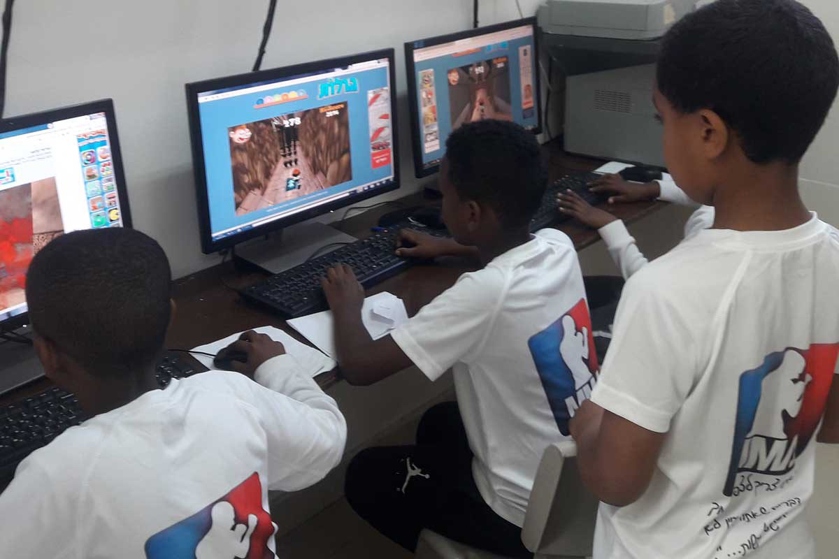 חברת נגב אקולוגיה תרמה עשרות מחשבים עבור ילדי "בית יוסי"