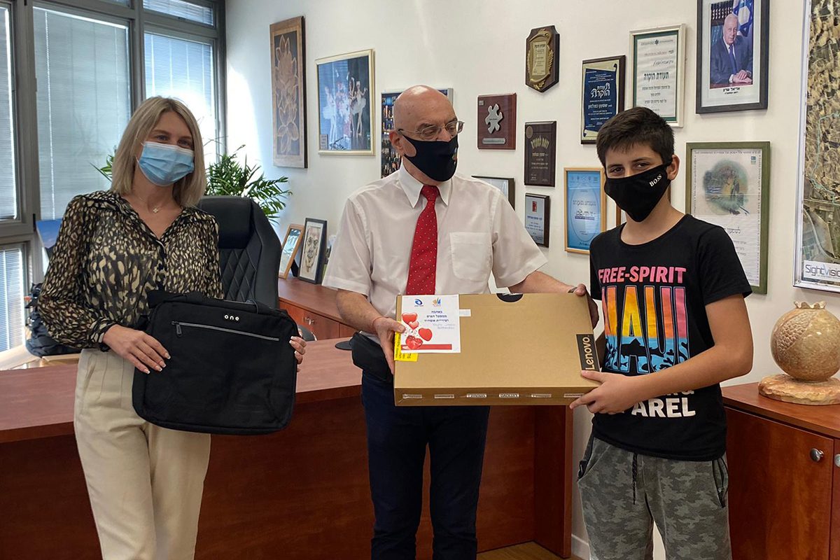 מחשבים לילדי עולים