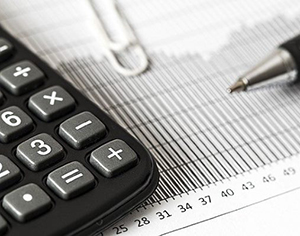 איך לבחור גורם אמין לביצוע ניכיון שיקים?