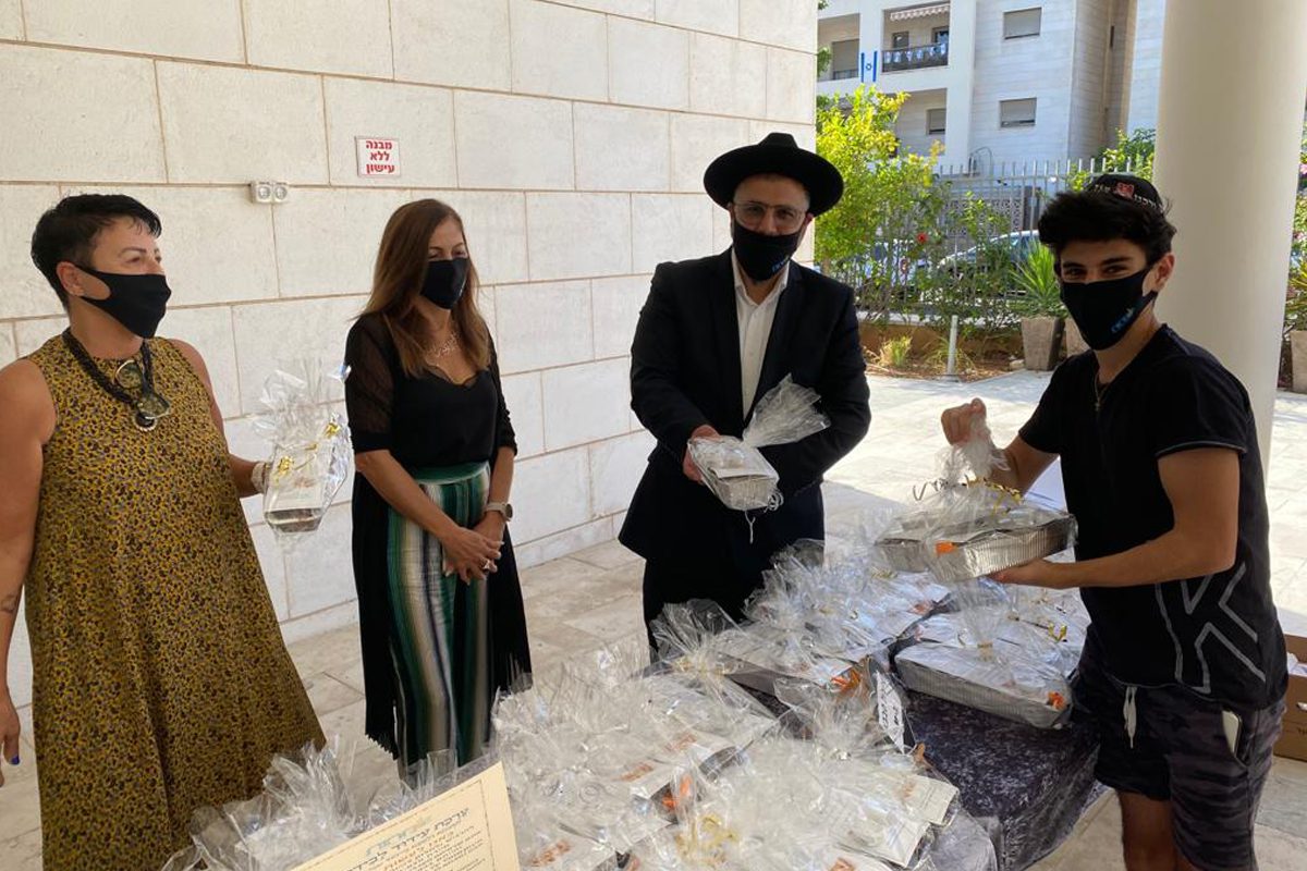 מהות מציגה: עידוד בבידוד