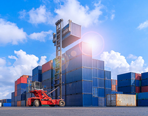 מדוע כדאי להשתמש בשירותי פריקת מכולות?