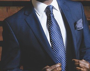 איך להתלבש כמו הארווי ספקטר – כוכב הסדרה Suits