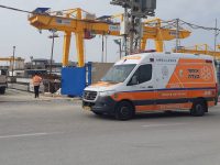 כבל ברזל של מנוף נחבט בו בעוצמה רבה - מצבו בינוני