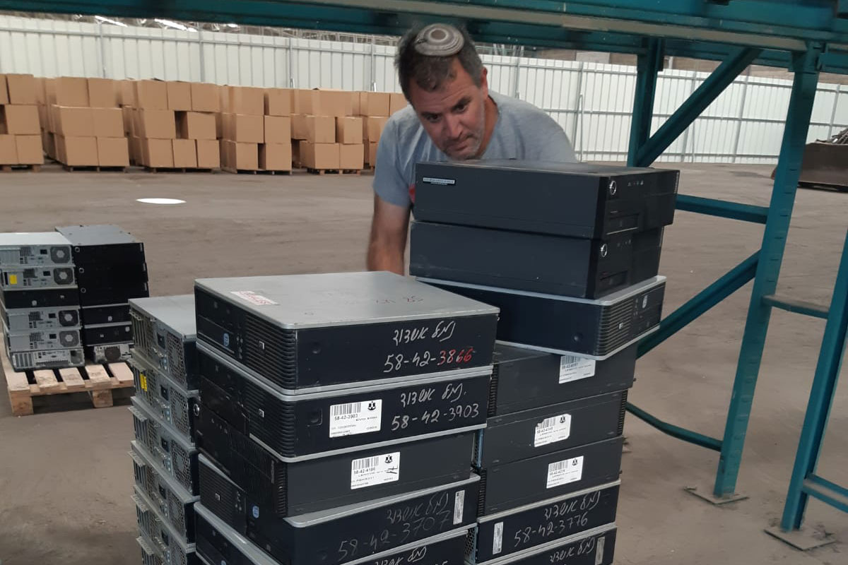 חברת נמל אשדוד תרמה עשרות מחשבים לילדים נזקקים