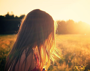 החלקת שיער היא הפתרון עבור טיפוח השיער בקיץ