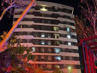 פגיעה ישירה בבניין ושריפה סמוך לנמל בעקבות נפילה