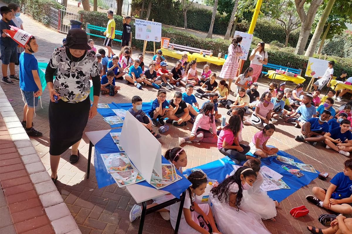 הספר ויוצרו