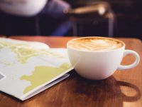 האביזרים הנלווים שישלימו את מכונת הקפה הביתית שלנו 