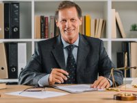 10 דברים שחייבים לבדוק לפני שפונים לעורך דין פלילי