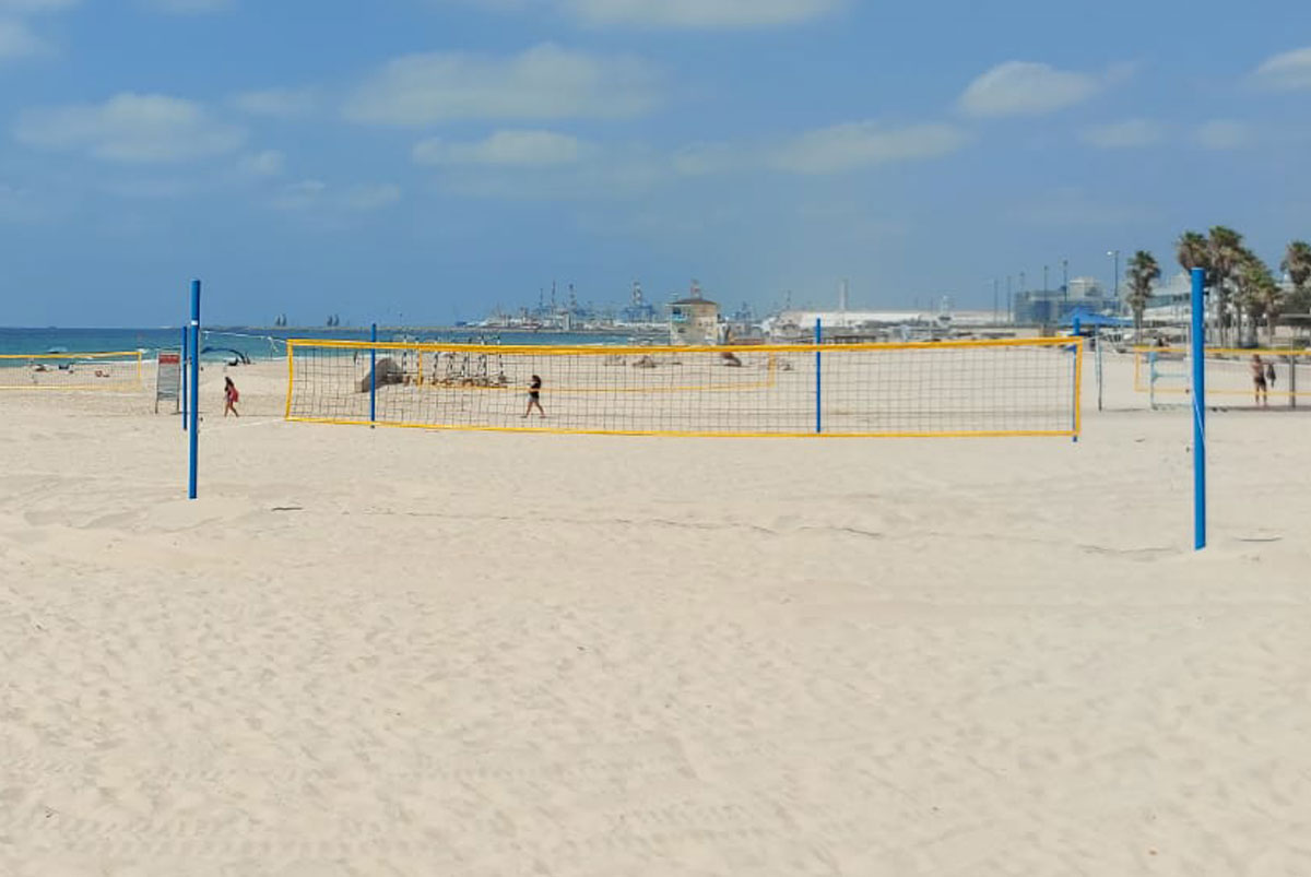 8 מגרשי כדורשת מתכווננים הותקנו בחוף הספורט