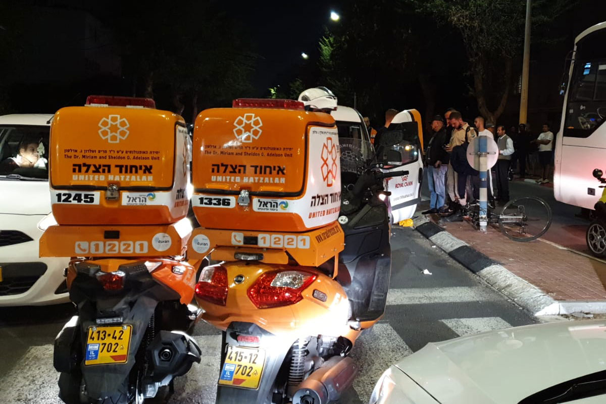 תאונה עם מעורבות אוטובוס ואופניים - בן 70 נפצע