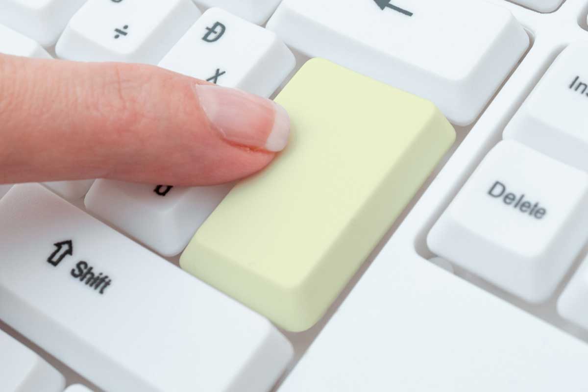 מדוע חשוב במיוחד להיצמד לשפת המקור בעת תרגום משפטי?