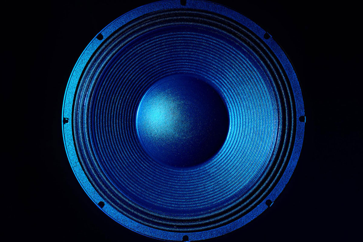 למה כדאי להשקיע באביזרי שמע לבית?