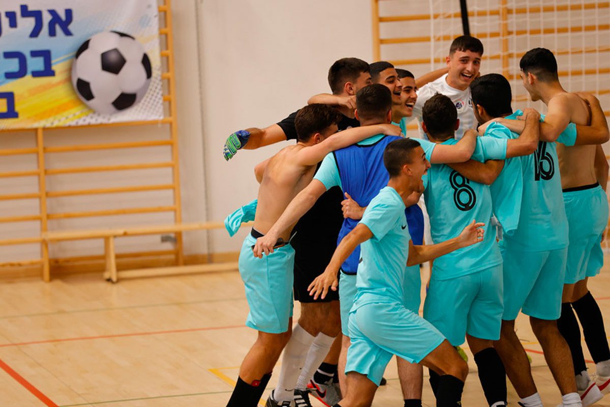 מקיף ט׳ עשה היסטוריה