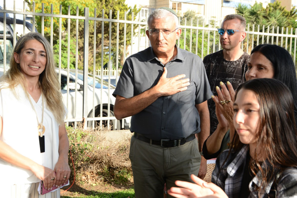 מרו"ם עם הפנים קדימה