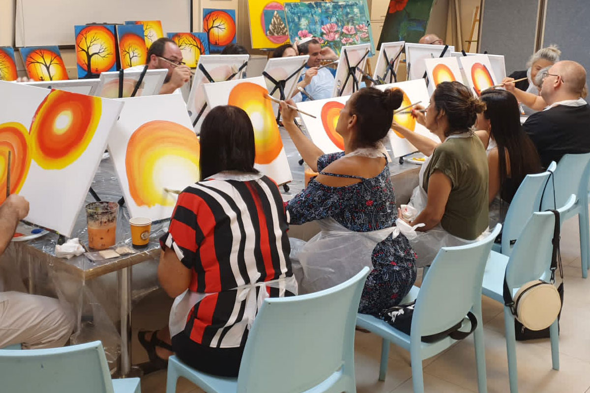 פיינט דייט – סדנת ציור להורים לילדים עם צרכים מיוחדים