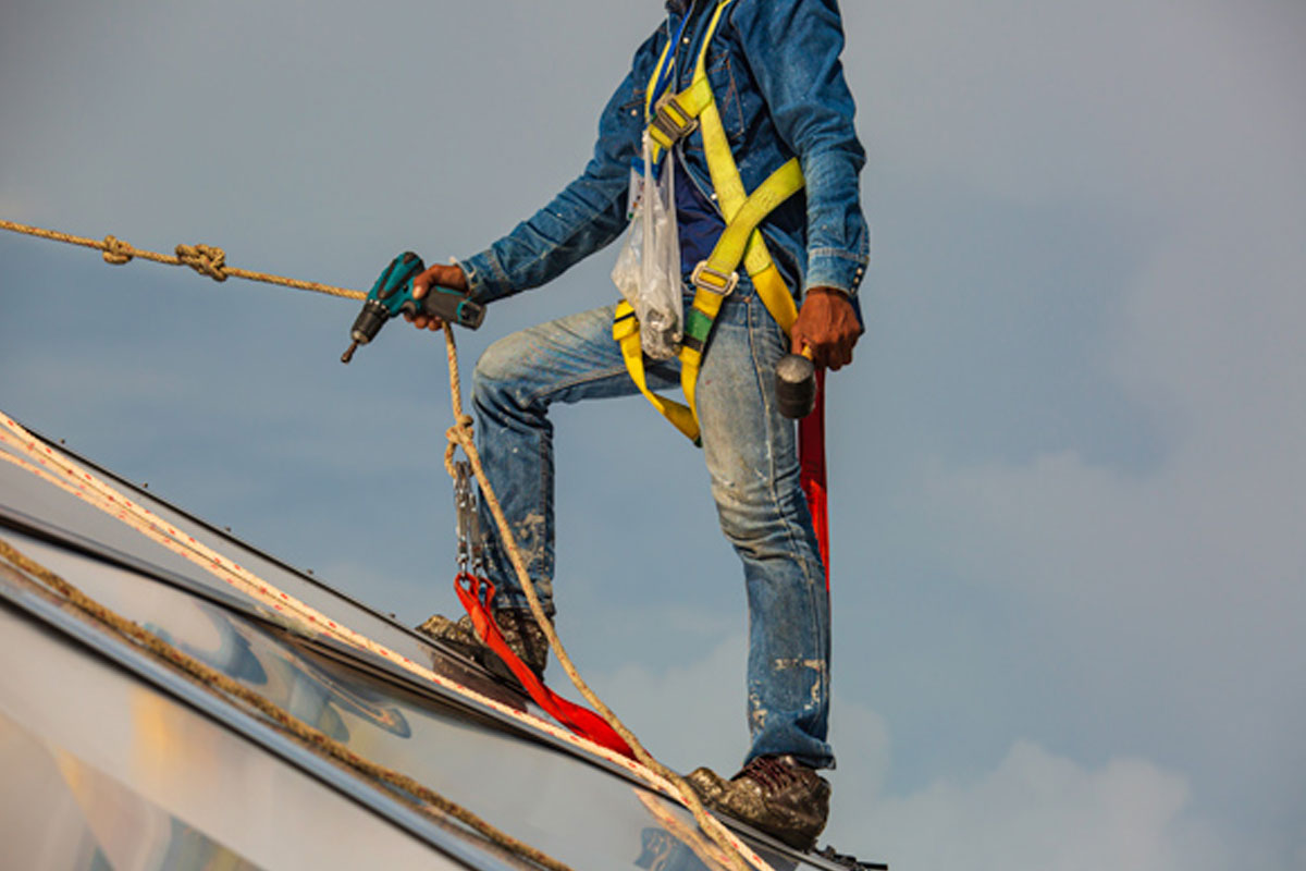 עבודות גובה בסנפלינג – כיצד לבחור חברה מבצעת?
