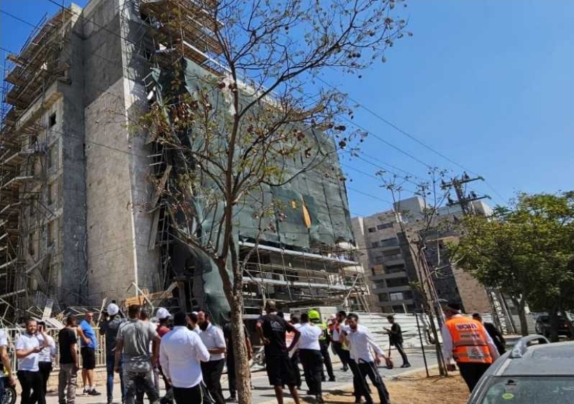 פועל נהרג באתר בניה בשדרות ירושלים