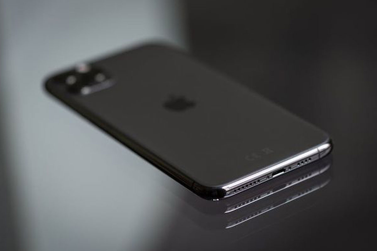 שליטה באייפון 11: מדוע זה האייפון הכי נמכר ב-2020?