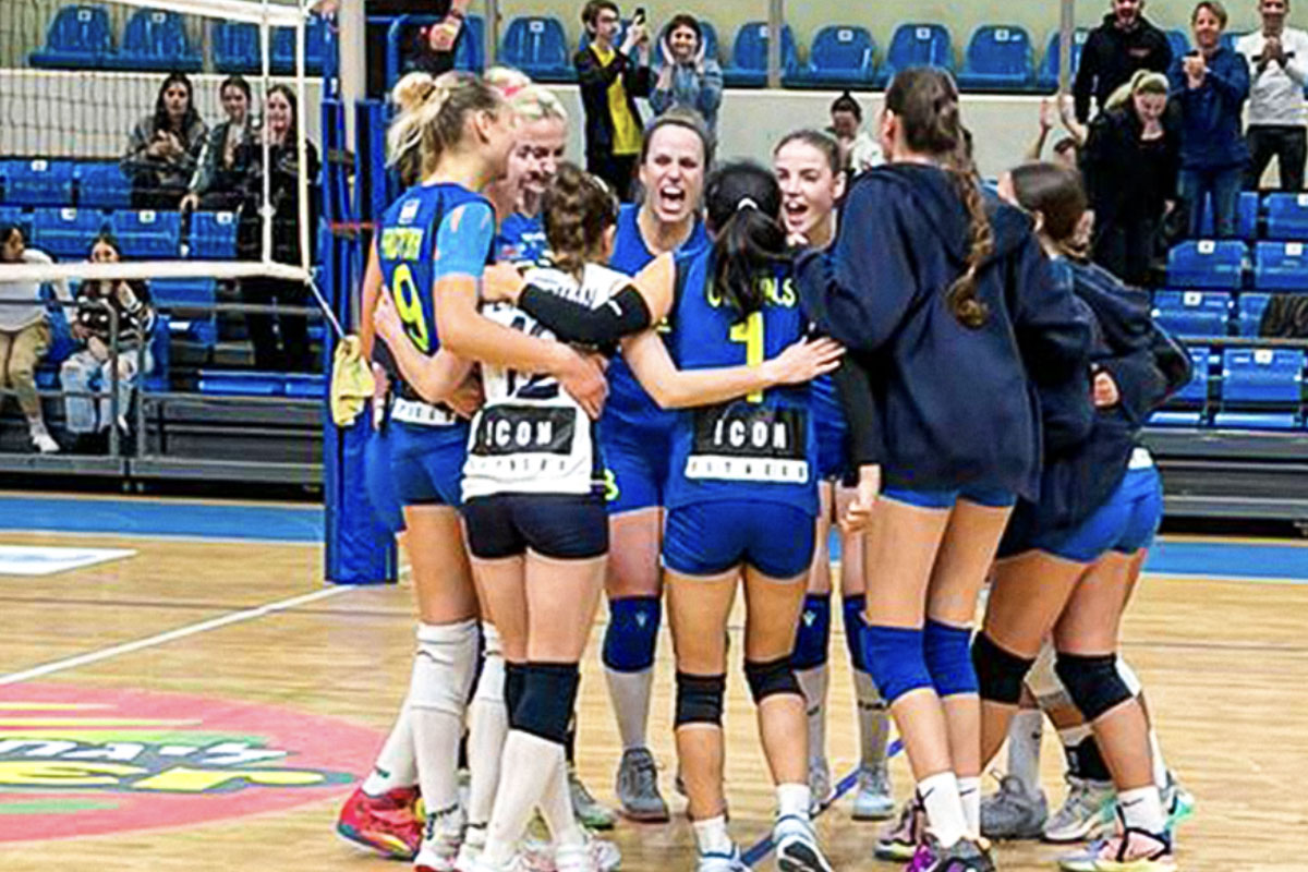מכבי אשדוד בכדורעף נשים הנחילה למכבי חיפה את הפסדה הראשון העונה. 