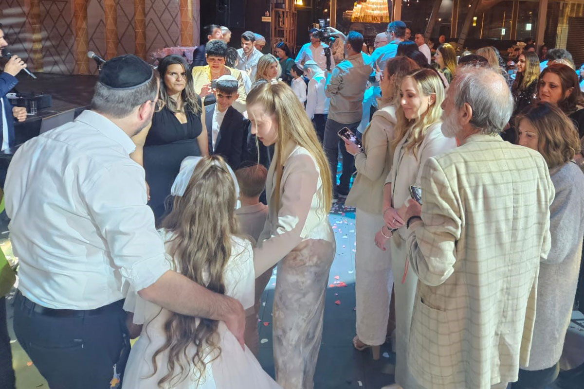 בר/בת מצוה ל-12 כלות וחתנים